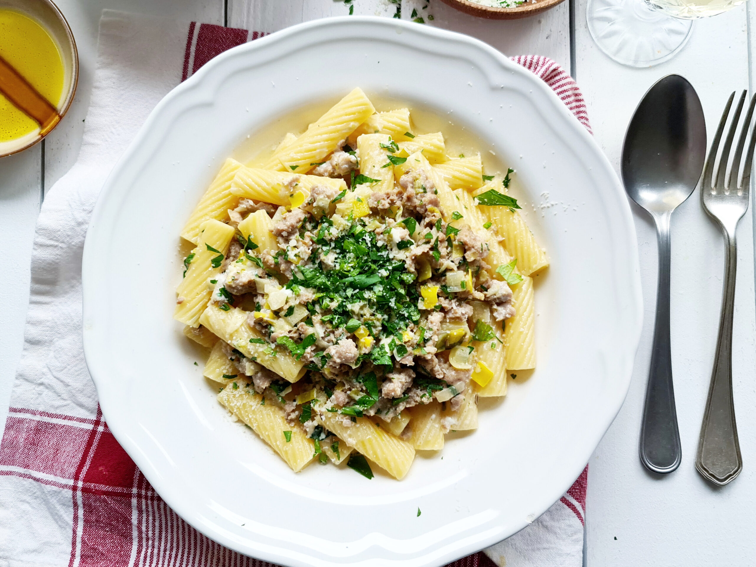 🍝 Ragù Bianco – Weiße Bolognese mit Tortiglioni, Zitronengremolata, Parmesan, Fenchelbutter & Trüffelöl